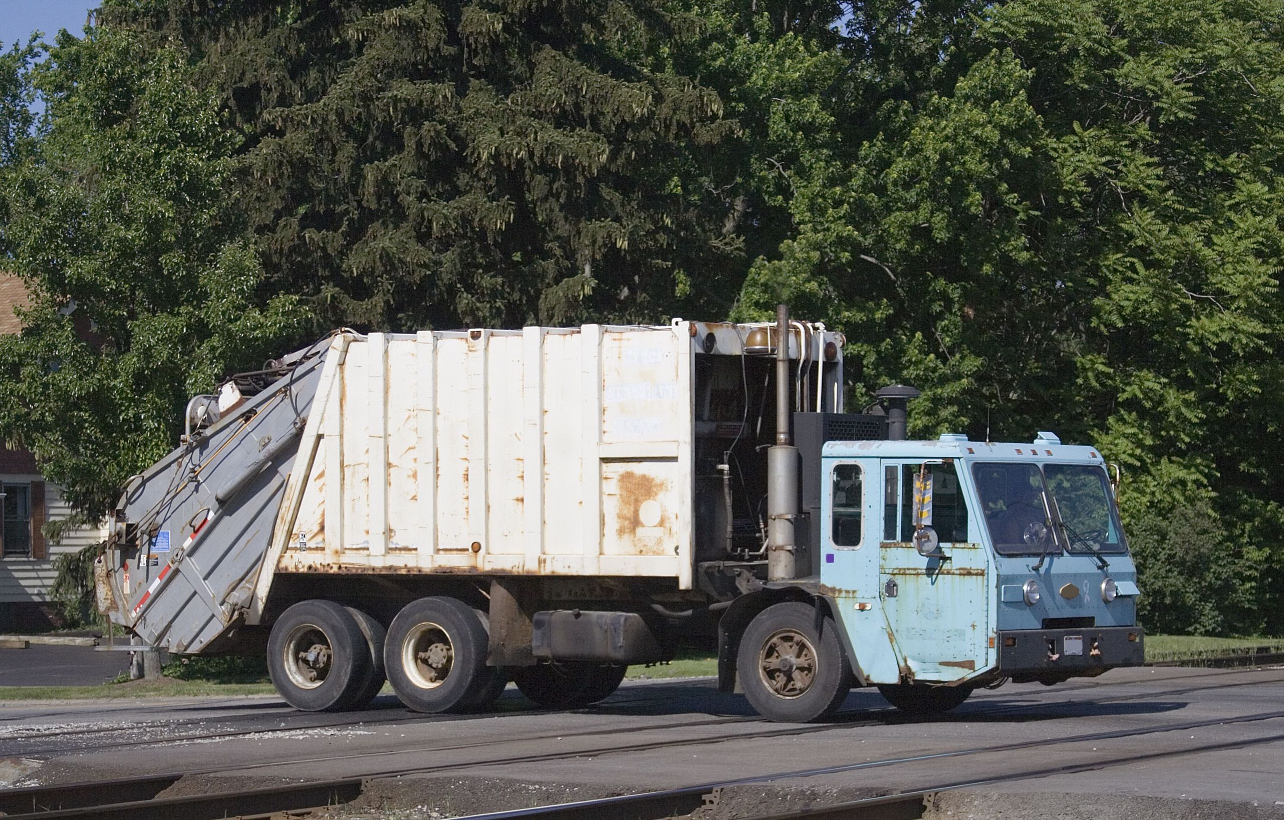 Rear Loader Garbage Trucks- Things to Keep in Mind Before Making a Purchase