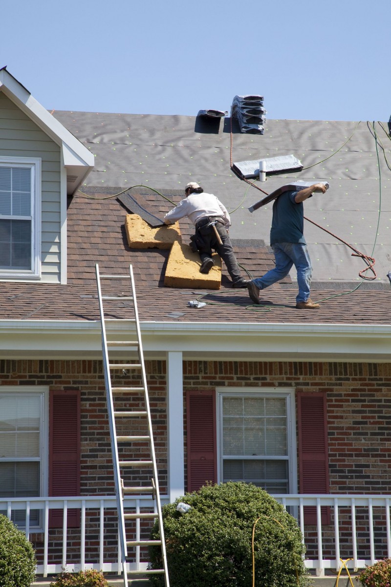 Finding A Roofing Contractor in Brookfield WI To Repair A Leaky Asphalt-Shingled Rooftop