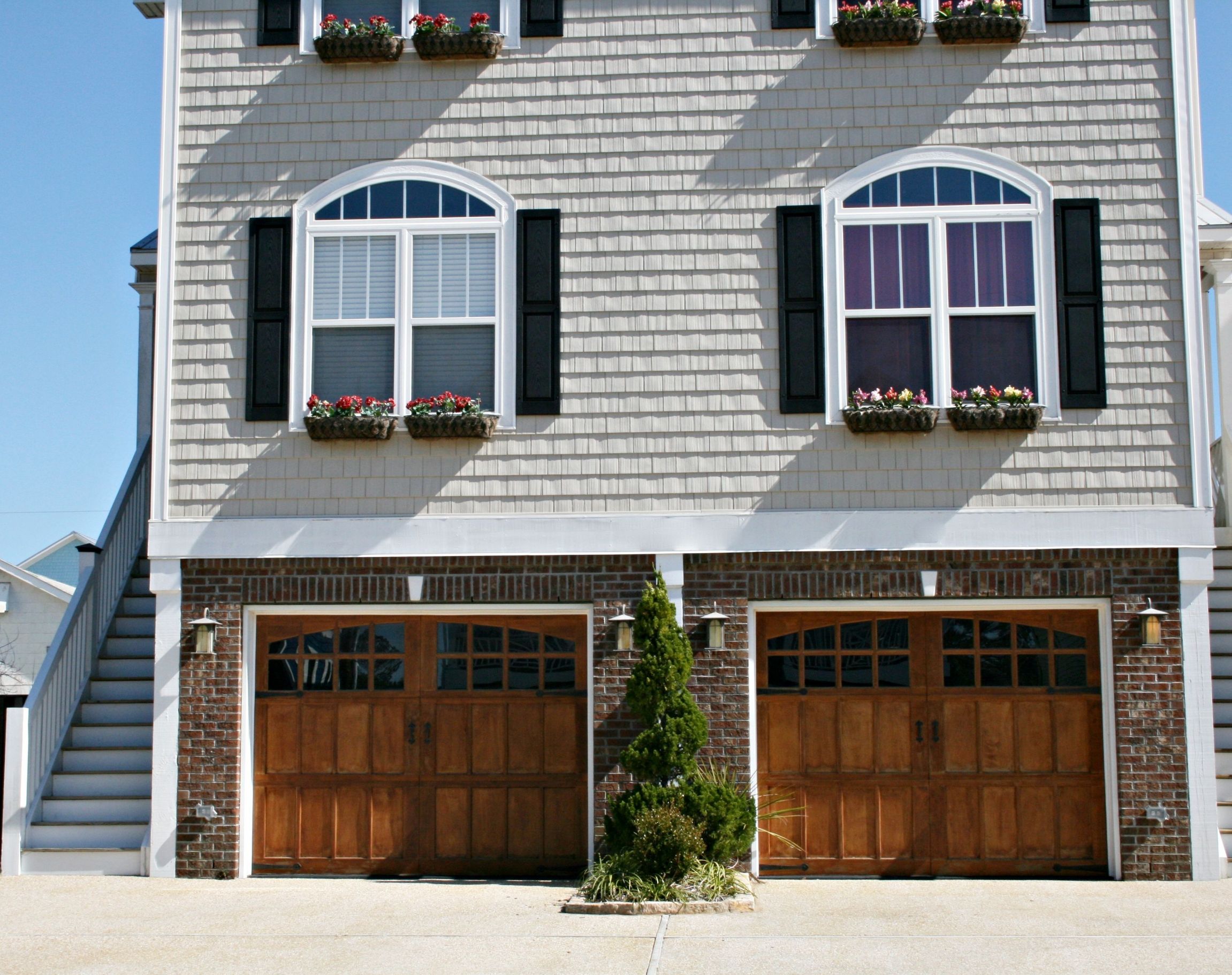 Signs You Need a Garage Door Professional