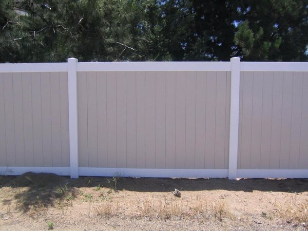 7 Top Benefits of Vinyl Fence in Riverside