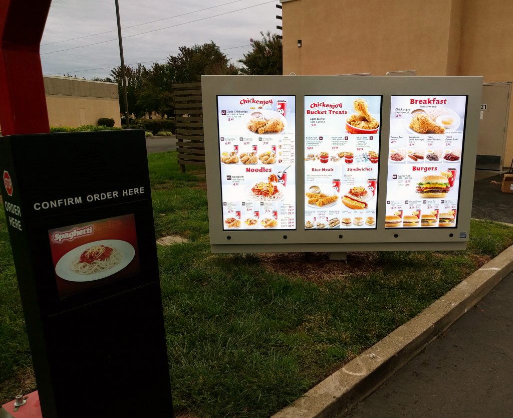 Why QSR’s are moving away from old style drive thru menus to digital drive thru menu solutions?