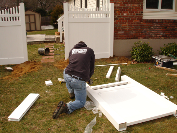 3 Ways a Fencing Contractor in Nassau County Benefits Homeowners