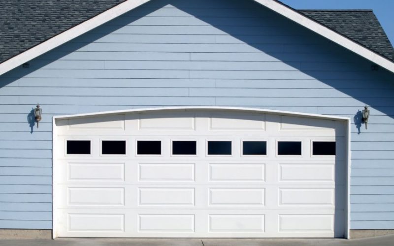 4 Signs That A Homeowner Should Contact A Professional In Garage Door Repair In Orland Park