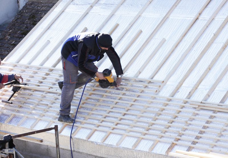 Top Benefits of Hiring Professional Commercial Roofing Contractors in Illinois