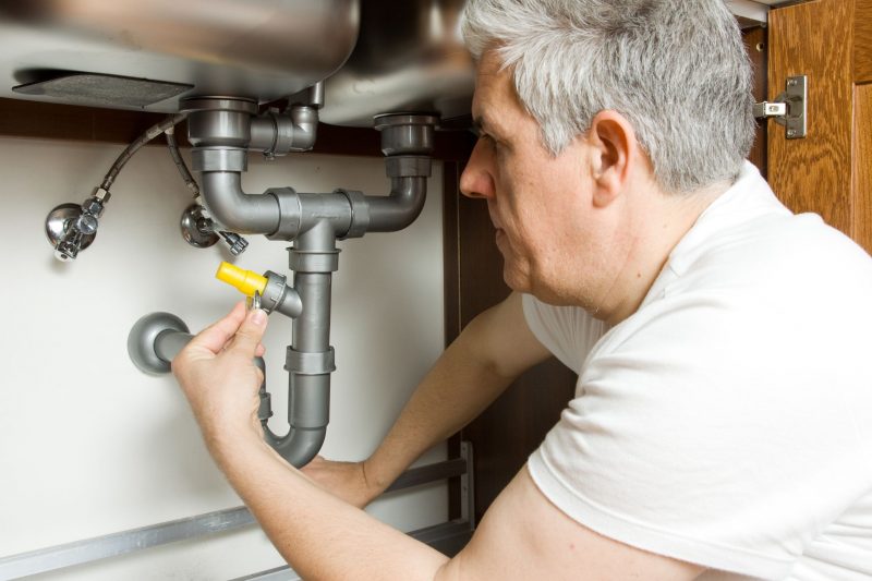 Simple Questions to Ask Before Hiring a Plumber