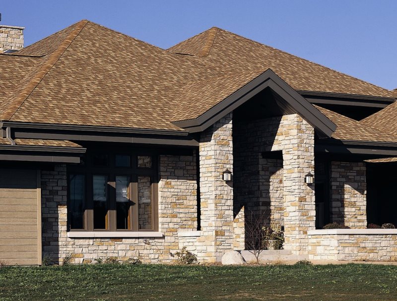 Improve the Curb Appeal of Your Home by Contacting a Roofing Contractor